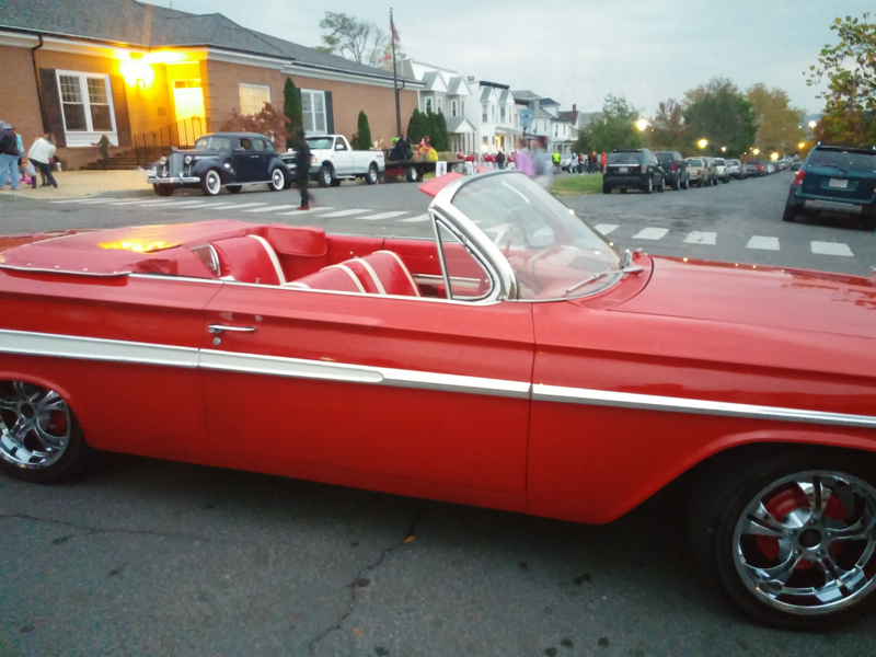 Illustration for article titled Halloween Parade Car Show Photodump